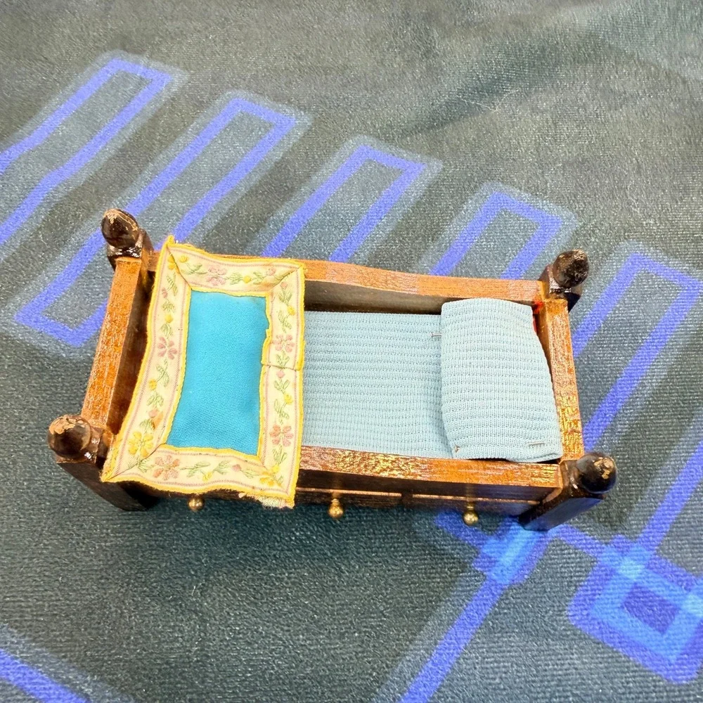 Unbranded dollhouse miniature